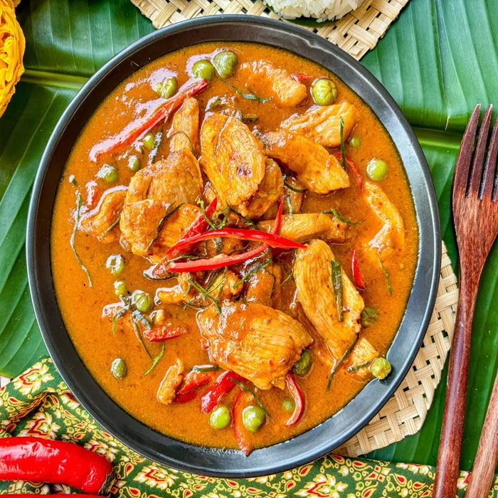 Panang chicken curry (kaeng panang gai)